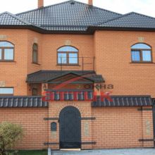 Коричневые ламинированные окна с золотыми пеплетами