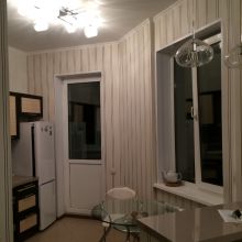 Балконная дверь отдельно от пластикового окна.